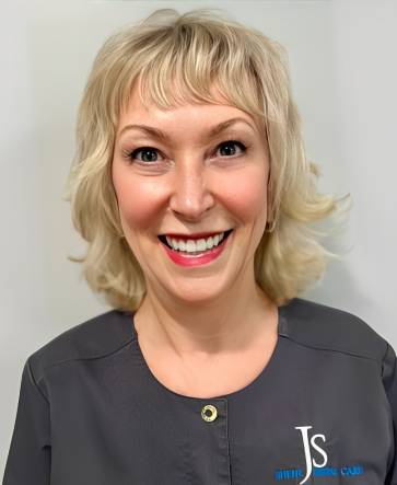 Meet Lisa : Dental Hygienist